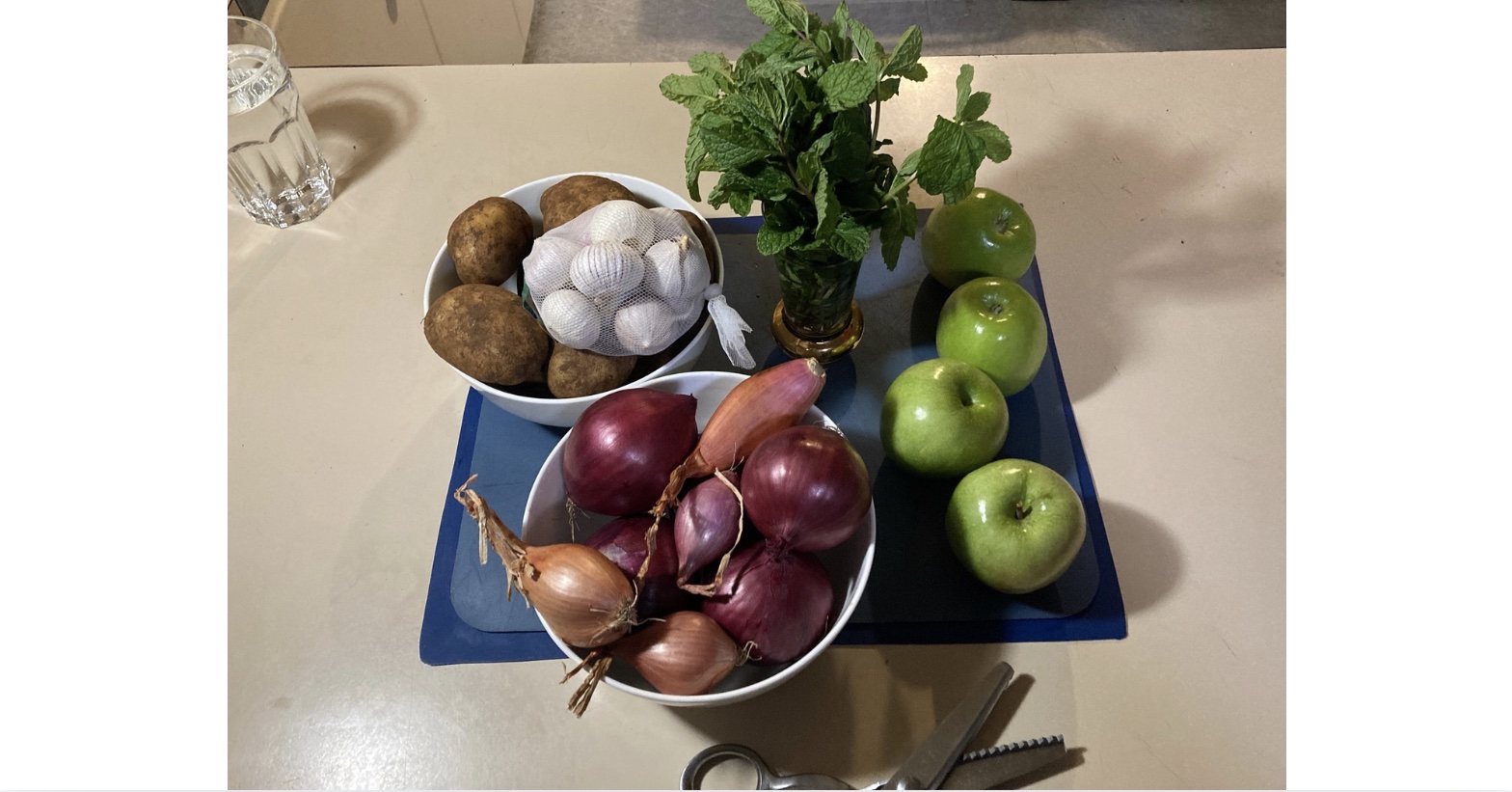 4 apples and onions and potatoes and eschallots, and garlic and mint